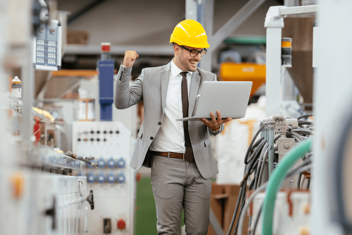 Gestionnaire d'usine en transformation alimentaire heureux d'avoir de nouvelles candidatures